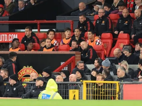 Evra công kích Ten Hag