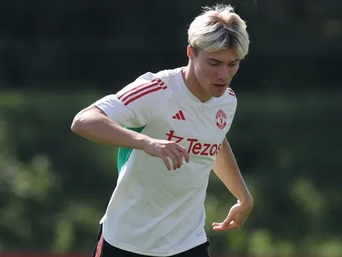 Chris Sutton e ngại về bản hợp đồng đắt giá của M.U