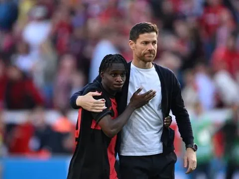 "Kẻ bị M.U phớt lờ" bùng nổ dưới bàn tay Xabi Alonso