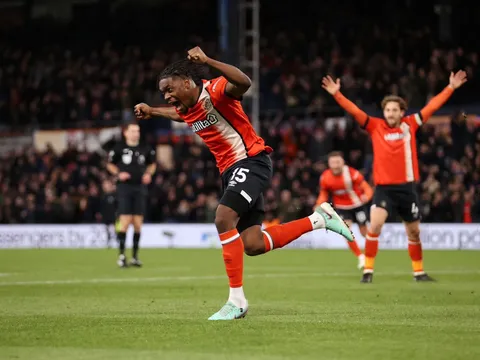 Hàng thải M.U ghi bàn, tân binh Premier League tạo nên lịch sử