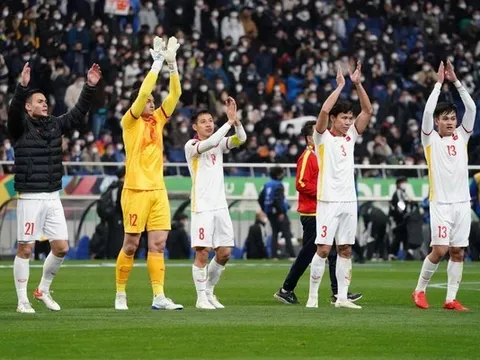 Báo ĐNA ganh tị bóng đá Việt Nam; HLV "khủng" ứng cử thay thầy Park