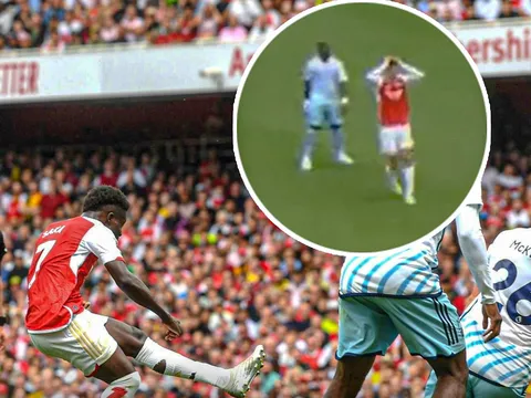 Tân binh Arsenal ôm mặt khó tin trước siêu phẩm của Saka