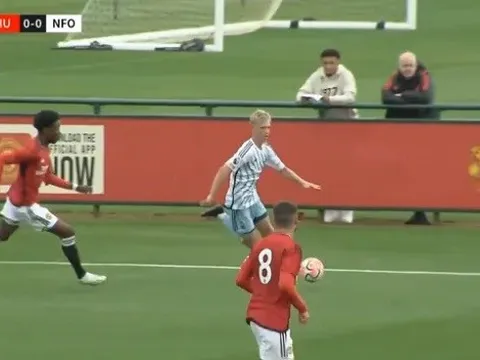 Sancho làm gì khi đồng đội chuẩn bị cho trận gặp Brighton?