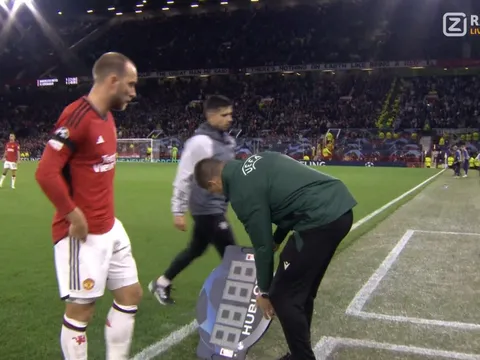 Scholes: 'Eriksen giỏi hơn nhiều, nên thay Amrabat đá chính'