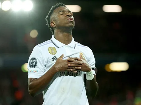 Fabregas chỉ ra Ronaldinho và Neymar mới