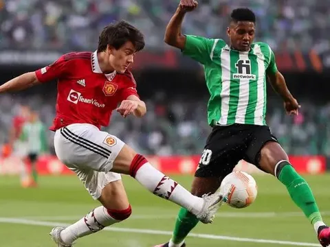 Facundo Pellistri có cơ hội kết hợp với Cavani