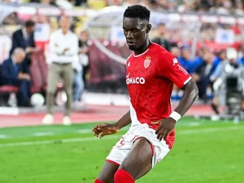 Cựu sao Arsenal bị truất quyền đá 11m ở Monaco