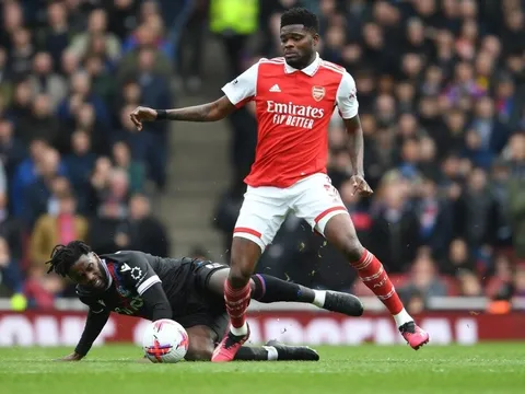 Fan Arsenal lo âu tình trạng sức khỏe Thomas Partey