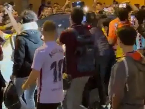 Fan Barca tấn công Koeman sau trận El Clasico
