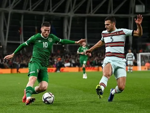 Fan Quỷ đỏ tìm ra hậu vệ cánh tốt hơn cả Shaw lẫn Wan-Bissaka