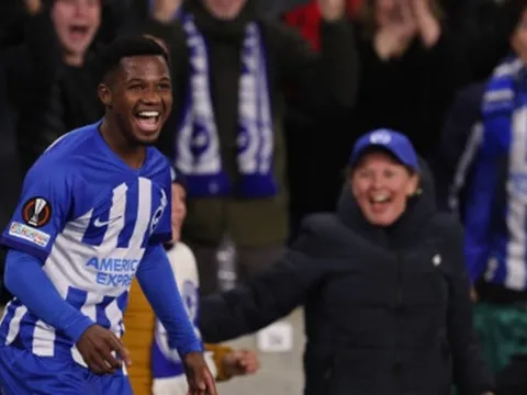 Fati báo hung tin cho Brighton