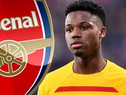Arsenal hỏi mua Fati, Barca họp gấp