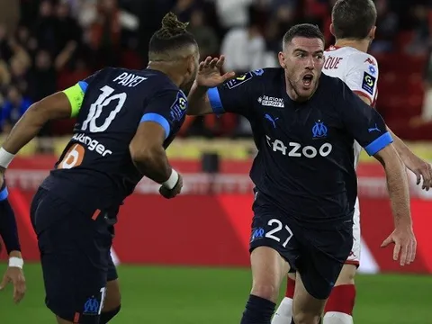 Người cũ Arsenal ấn định trận cầu 5 bàn phút 90+8