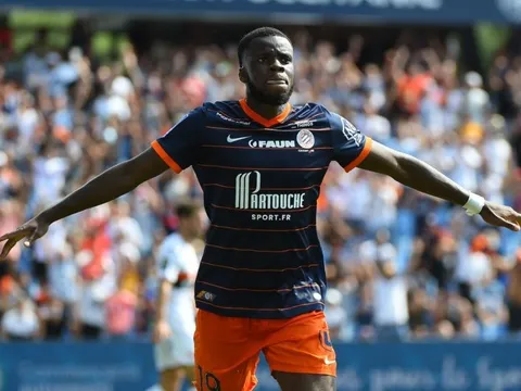 Cựu tiền đạo Arsenal trở lại Anh khoác áo Leicester City