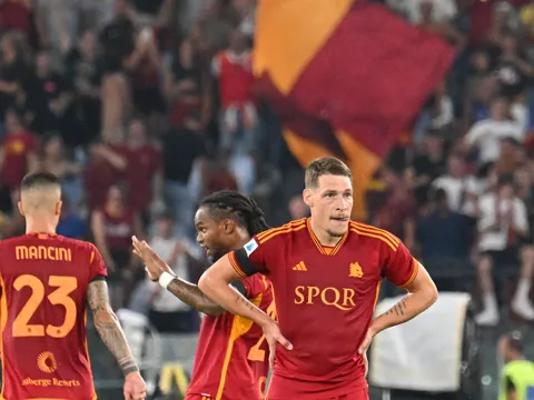 Roma bị chia điểm ở trận mở màn