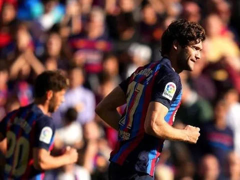 Marcos Alonso lên tiếng sau khi dâng phạt đền khiến Barca mất điểm