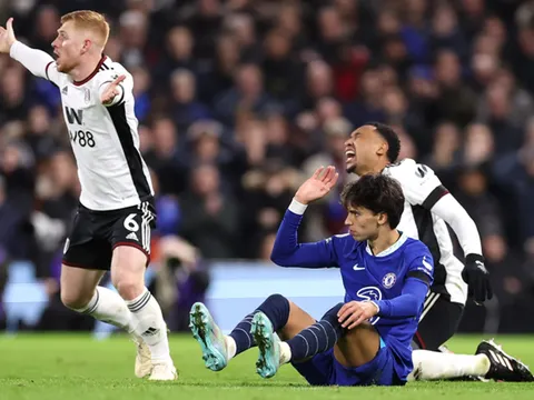 Jamie Carragher nhận định về màn ra mắt của Felix