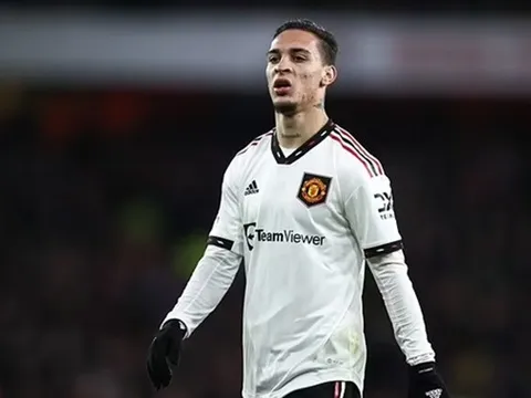 Ferdinand 'hủy diệt' Antony