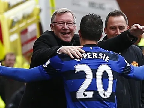 Ferdinand: “Van Persie gần rơi nước mắt vì Ferguson”