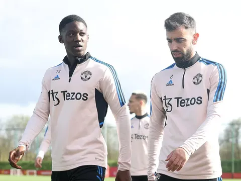 Fernandes: “Cậu xứng đáng với thành quả này”