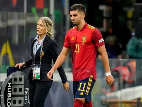 Ferran Torres chấn thương, Pep Guardiola lại bất lực với bài toán số 9