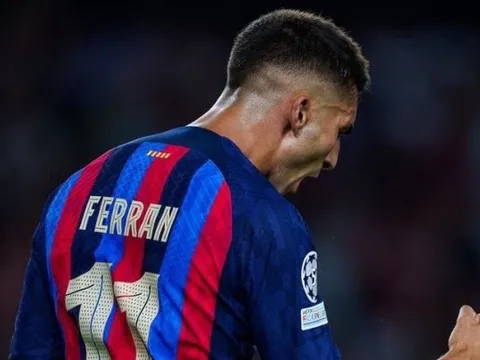 Ferran Torres chỉ cách đánh bại Man United cho Barcelona