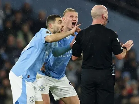 Pep: "Đáng lẽ chúng tôi phải có 10 cầu thủ bị đuổi khỏi sân"