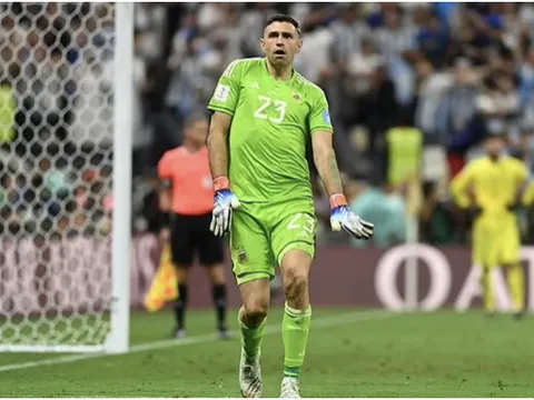 FIFA cấm thủ môn dùng tiểu xảo khi bắt penalty