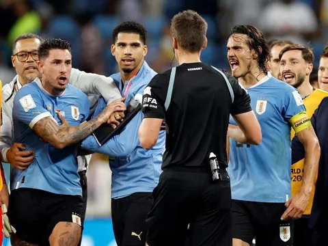 FIFA mở thủ tục kỷ luật với 4 cầu thủ Uruguay