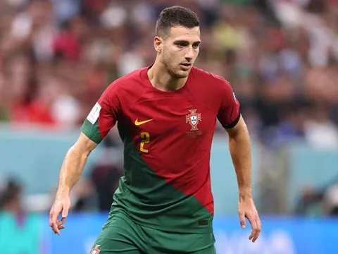 Sao Man Utd bùng nổ trước Thụy Sĩ