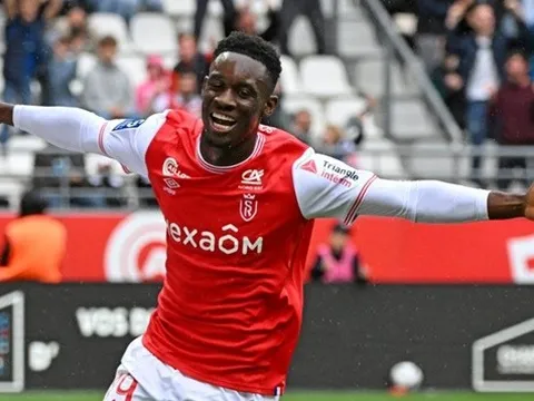 Arsenal ngó lơ sát thủ trẻ tài năng
