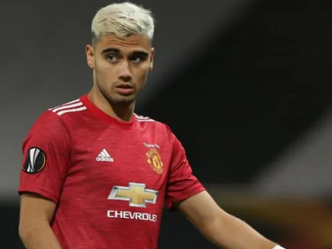 Flamengo muốn M.U giảm giá Pereira