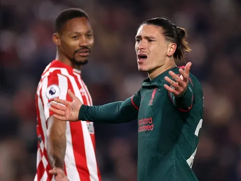 "Nunez chơi như thể không được ai huấn luyện"