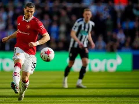 Florian Plettenberg: "Cậu ấy có thể nghĩ đến viễn cảnh gia nhập M.U"