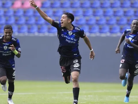 Leverkusen cạnh tranh thần đồng 15 tuổi với Man Utd