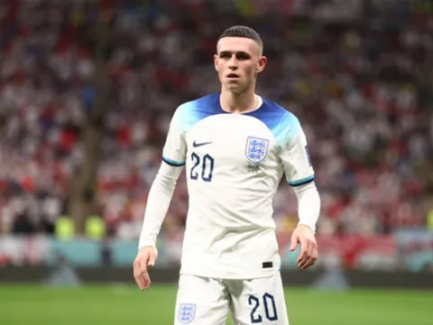 Phản ứng của Phil Foden khi bị thay ra chỉ sau 12 phút