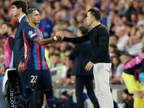 Gây thất vọng, sao Brazil bị Xavi "trừng phạt"