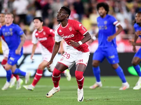 CHOÁNG! Rời Arsenal, thảm họa Balogun đá hỏng 2 quả 11m khiến đội nhà ôm hận