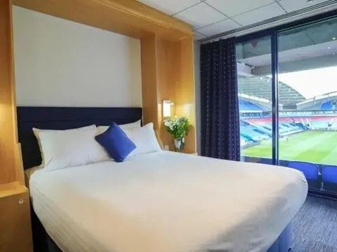 Khách sạn đẳng cấp bên trong sân cũ của Premier League