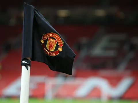 Vụ M.U đổi chủ 24h qua: Hai lời đề nghị kỷ lục; Cú 'quay xe' phút cuối?