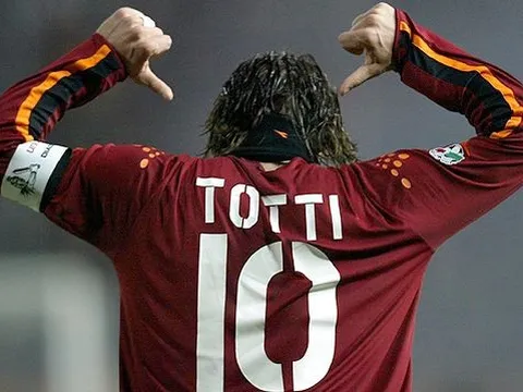 Áo số 10 của Totti tại Roma sắp có chủ nhân mới