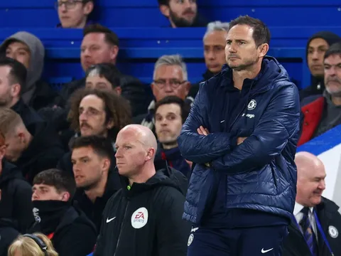 Frank Lampard làm điều khiến Thomas Frank ngạc nhiên