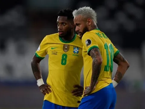Fred và đồng đội ngăn Neymar chia tay đội tuyển Brazil