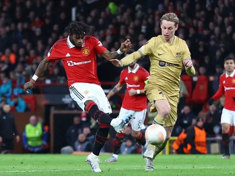 Fred vẫn là khác biệt của MU trước Barca