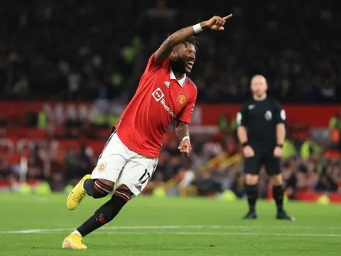 Erik ten Hag chỉ tên cầu thủ đáng noi gương trên ghế dự bị M.U