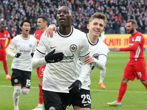 NÓNG! 100 triệu euro có thể giúp M.U thay đổi lập trường của đối tác