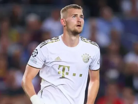 PSG hỏi mua trung vệ của Bayern