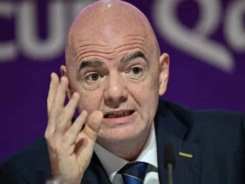 Gianni Infantino giành lấy quyền lực ở FIFA trong sự bất lực của UEFA