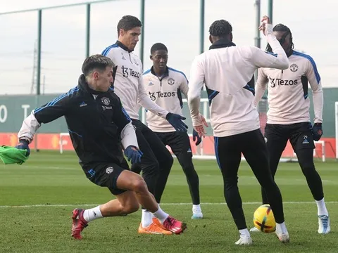 'Gã đồ tể' của M.U khiến đồng đội phải chùn chân