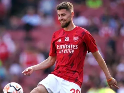 Gã khổng lồ theo sát Jorginho